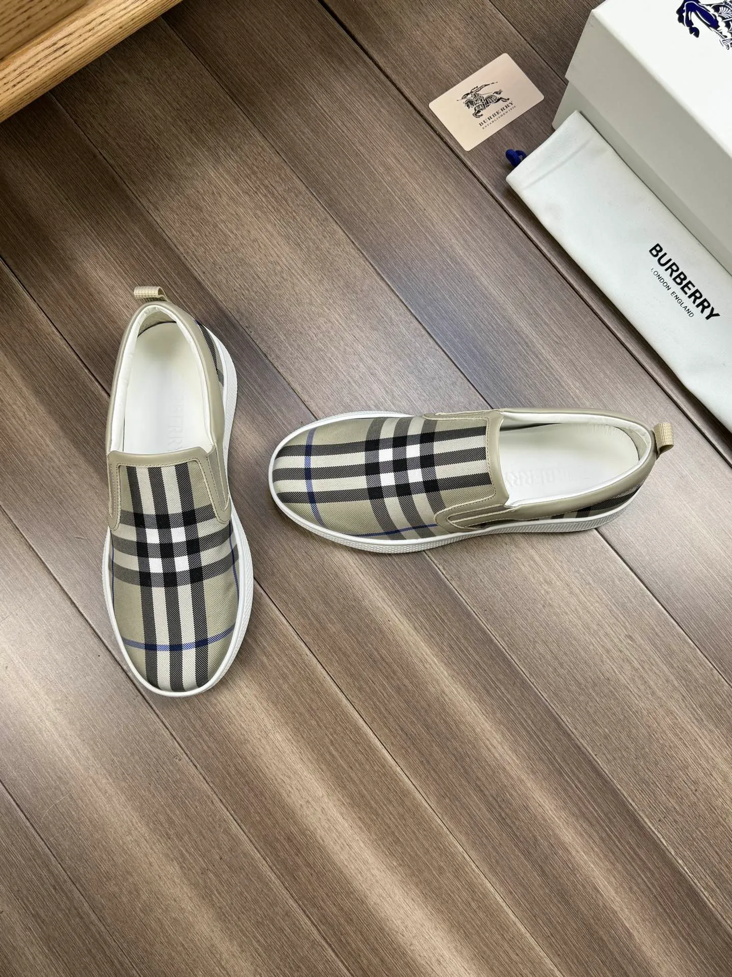 P380 [BURBERRY] Burberry - Upper: imported 🔝 brand totem cloth, heel brand webbing decoration - Inner: water-dyed cowhide - Outsole: ultra-light rubber; two-color molded outsole - Super high quality control, fine workmanship: highlighted (high-end, extravagance, grade) -Size: 38-44 (Male 45, can be customized)